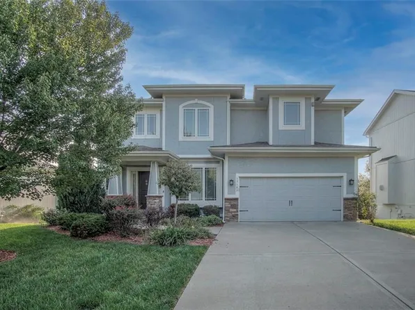 17189 S Bradley Dr, Olathe, KS 66062