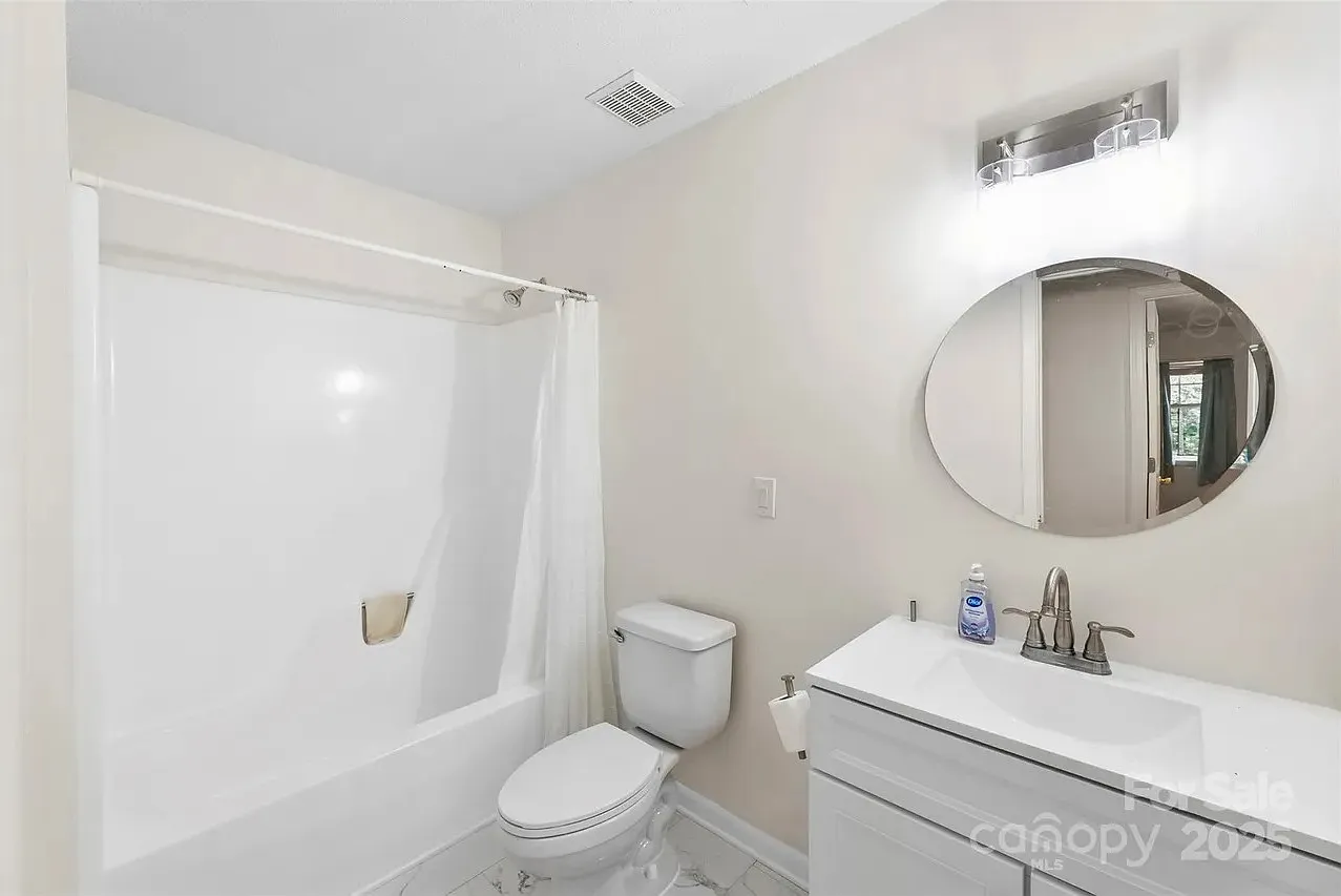 2 bed, 1007 sqft, $2,000 — Photo 2