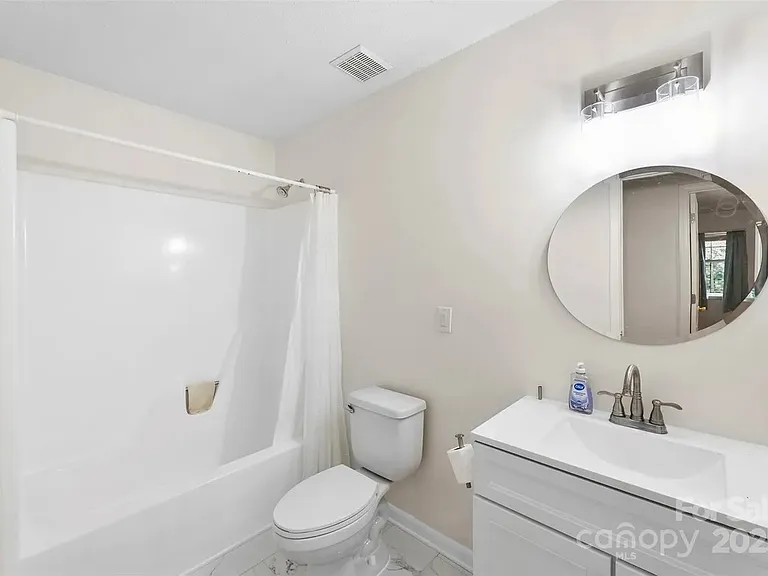 2836 Huntingtowne Farms Ln — Photo 2