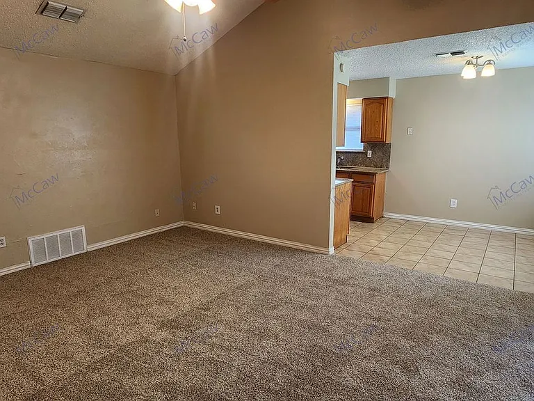 2204 Oak Hill Dr — Photo 7