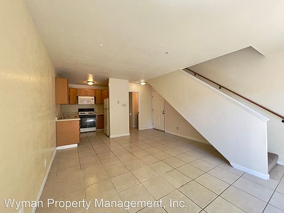 4th image of 2733 Marin St