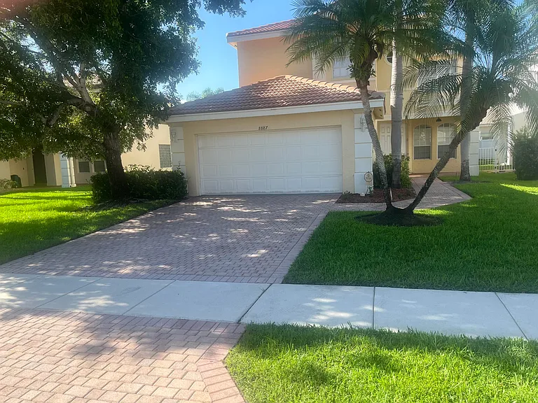 8887 Chestnut Ridge Way — Photo 1