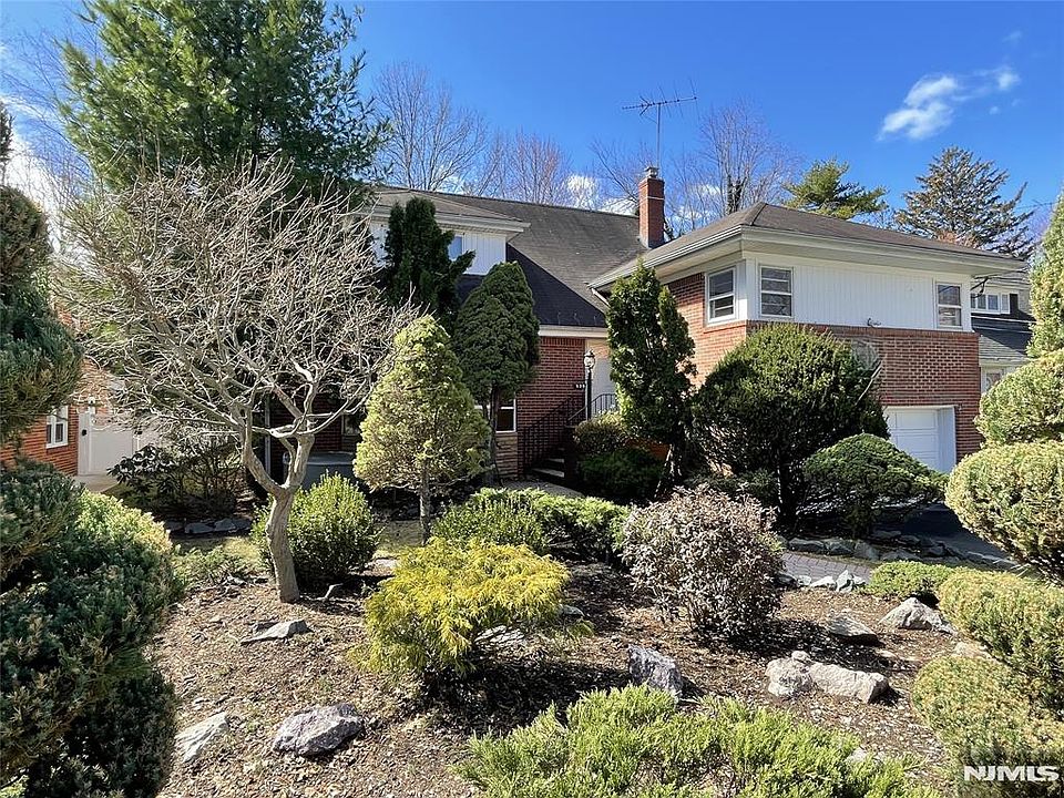 1st image of 526 Rutland Ave