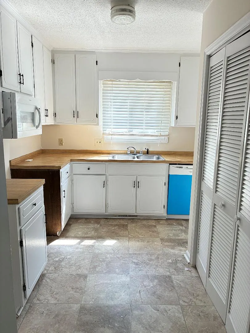 2504 St. Christopher Circle - 2 — Photo 4