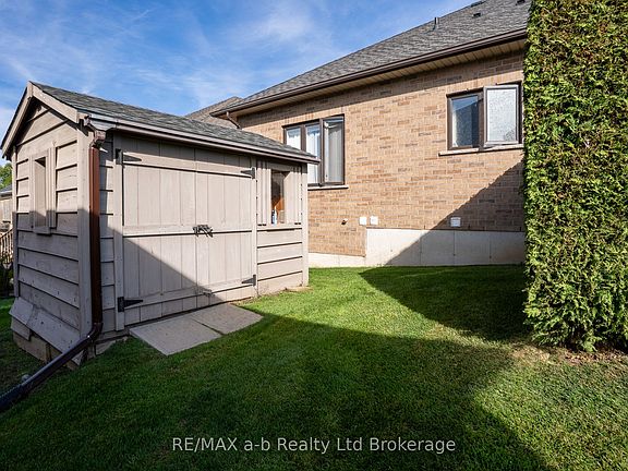 5th image of 220 Poldon Dr