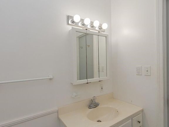 5th image of 108 McGee St