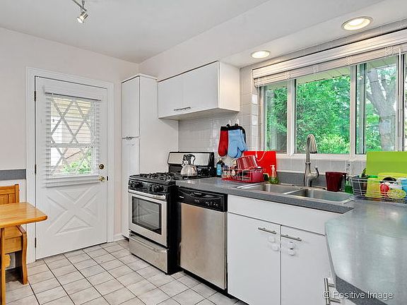5th image of 6653 N Lawndale Ave