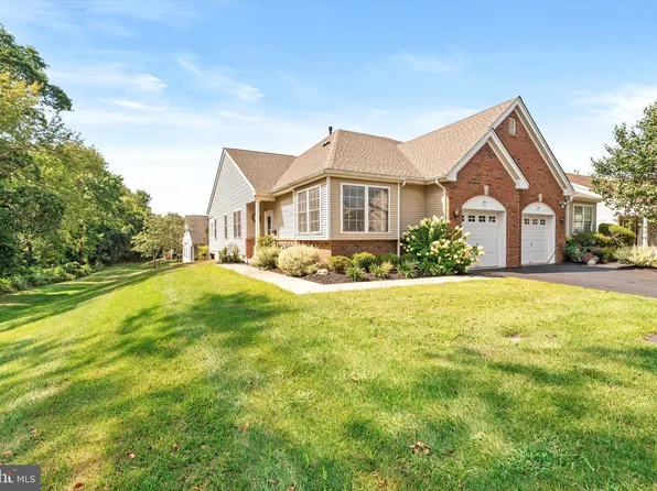 199 Meadowlark Dr, Hamilton, NJ 08690