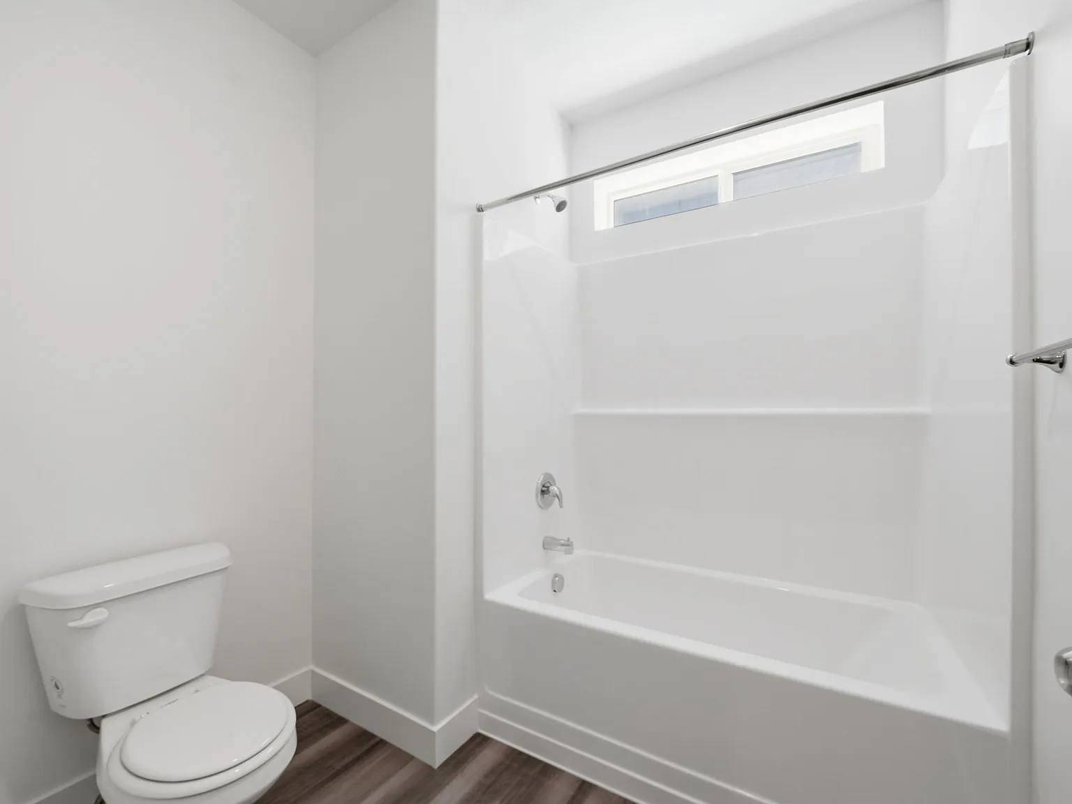 3 bed, 1272 sqft, $1,995 — Photo 2