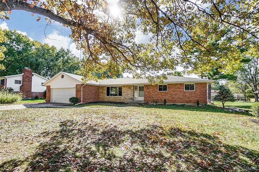 4 bed, 2.5 bath, 2242 sqft, $2,295 — Photo 2