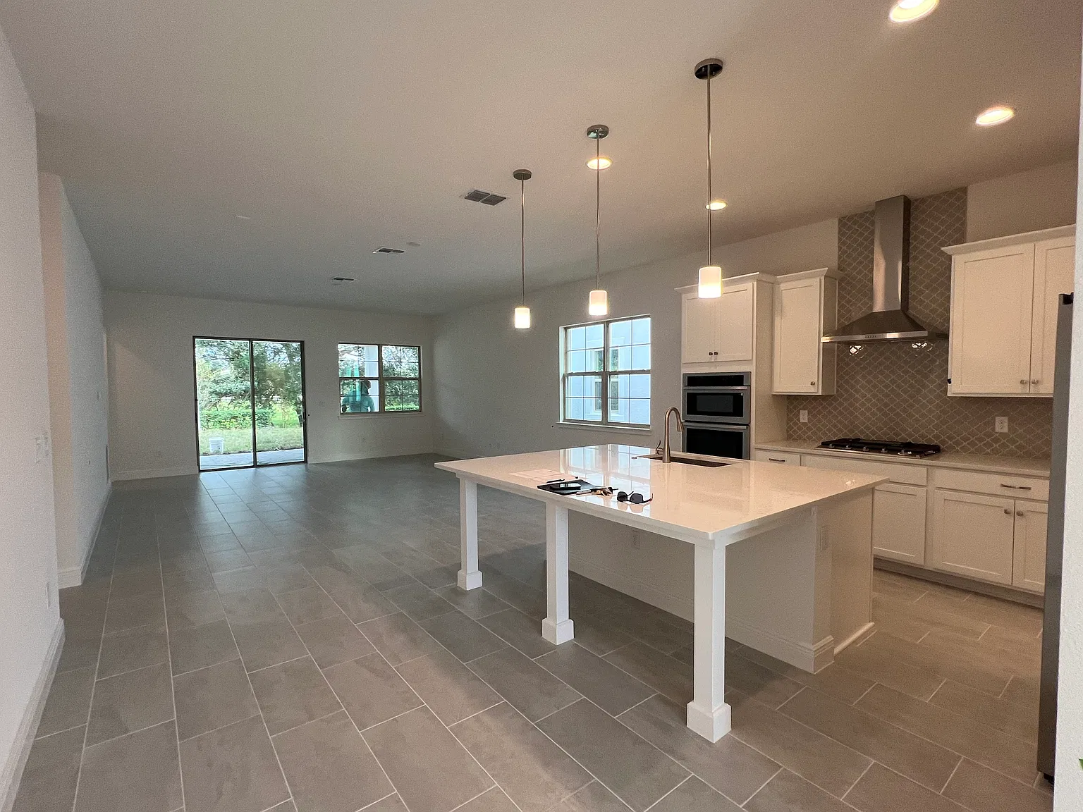 4 bed, 1893 sqft, $2,500 — Photo 3