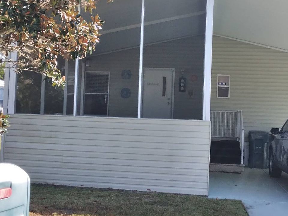 1st image of 3323 NE 14th St #D2