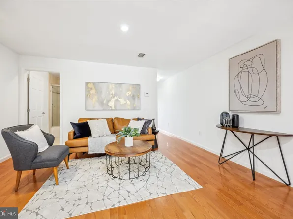 2121 Carpenter St #2, Philadelphia, PA 19146