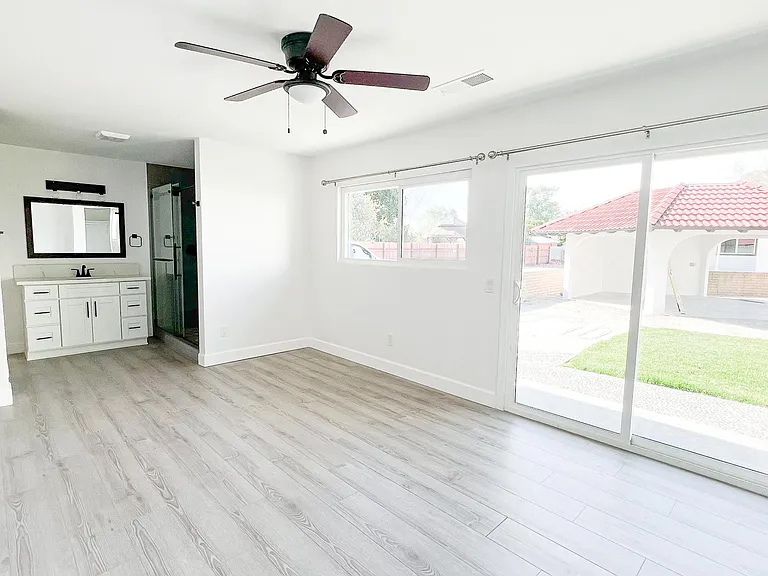 5759 Grand Ave — Photo 16