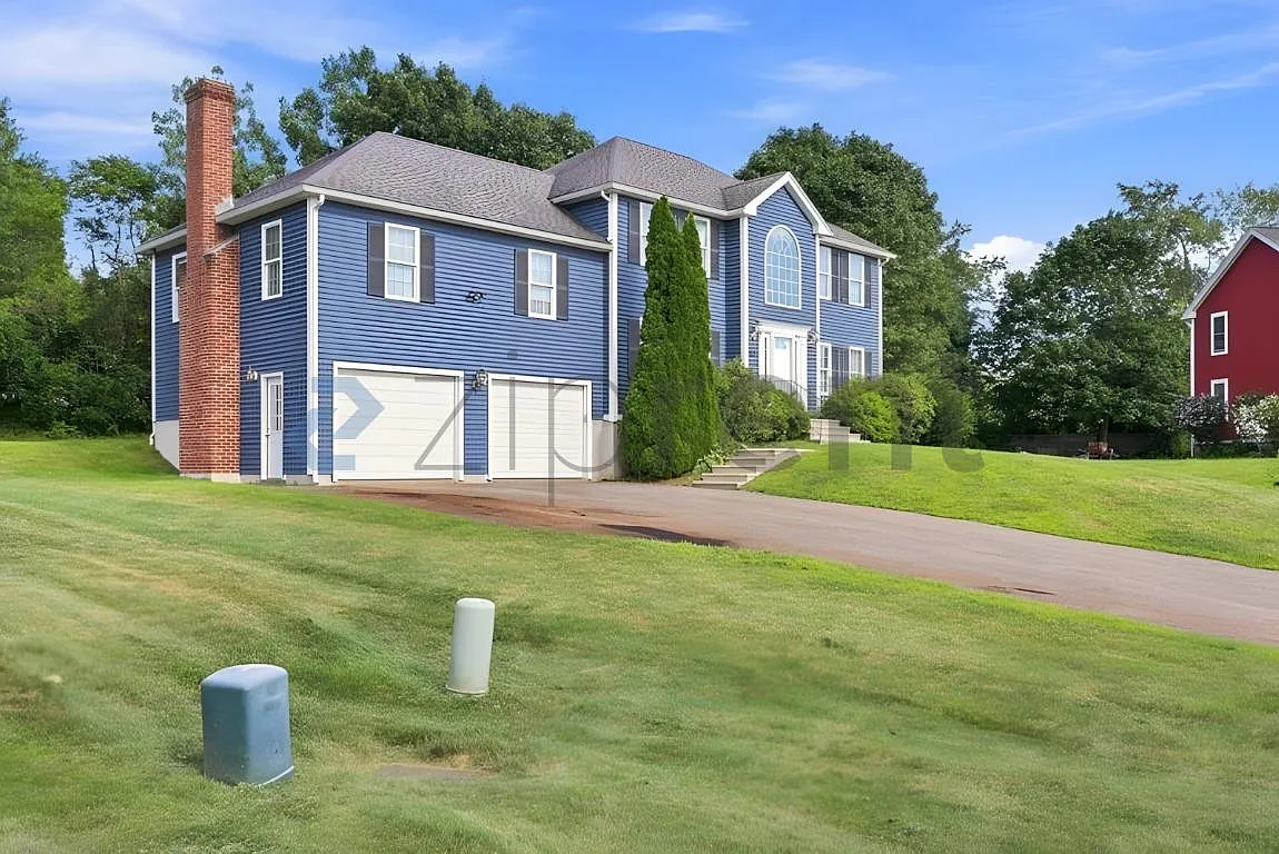 3 bed, 2.5 bath, 2388 sqft, $3,500 — Photo 3