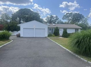 348 Munsell Rd, East Patchogue, NY 11772