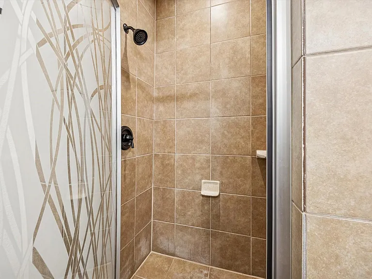 5402 Jonathan Ln — Photo 19