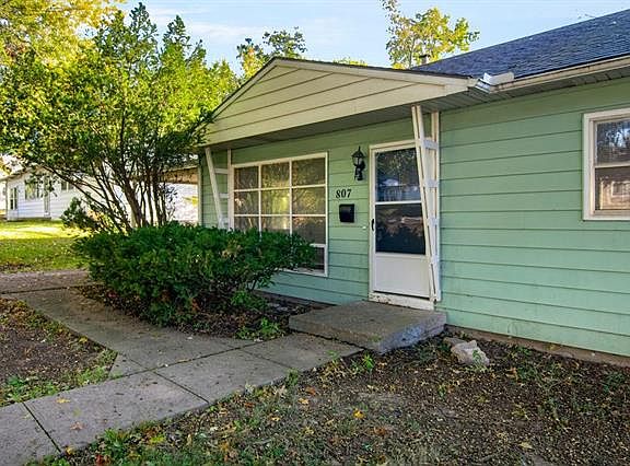 3rd image of 807 N 80th Ter