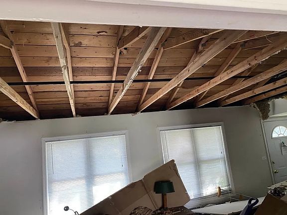 4th image of 1530 Hassell Rd