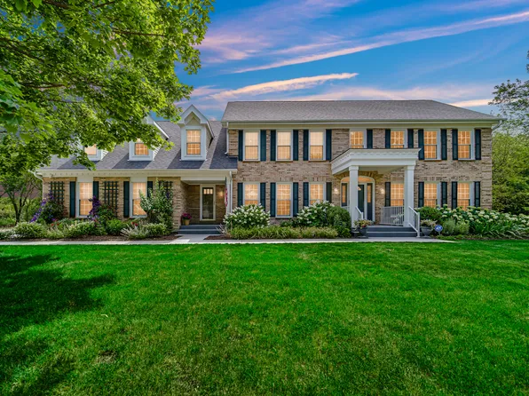 36303 N Old Woods Trl, Gurnee, IL 60031