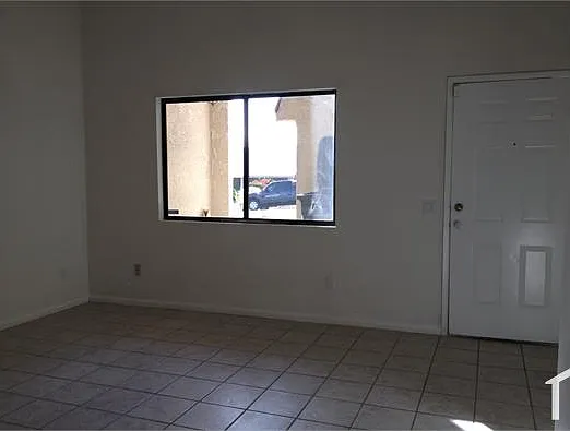 2 bed, 900 sqft, $2,000 — Photo 2