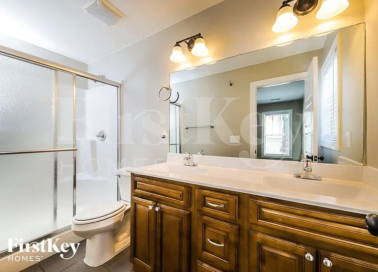 621 Dobson St — Photo 14