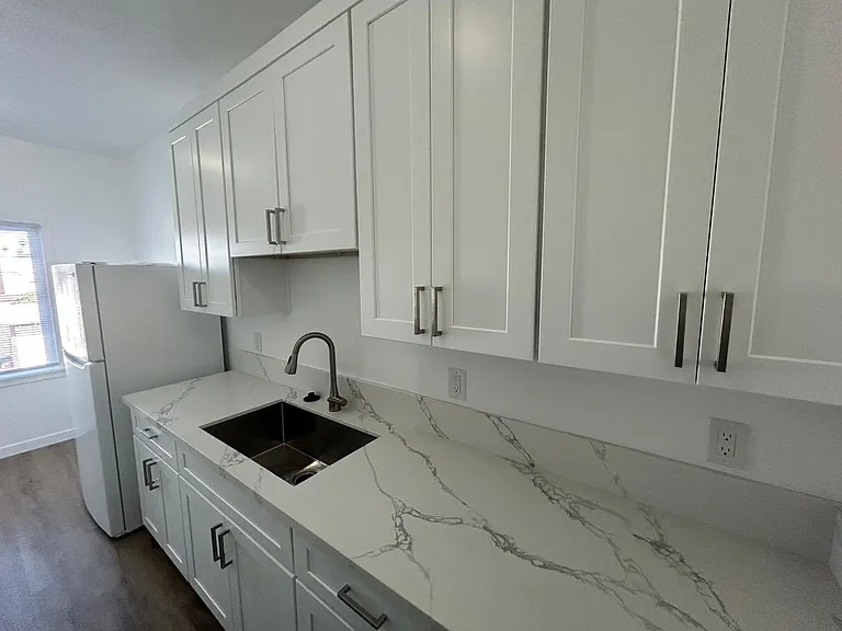 2256 Cambridge St — Photo 16