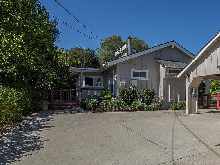 2495 Lucca Ave — Photo 4