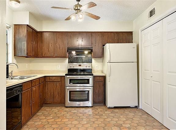 3rd image of 60391 Cerise Dr