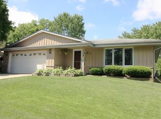 105 Shepard Ct, Mukwonago, WI 53149