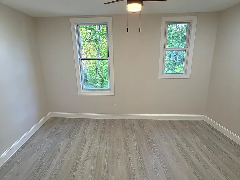 241 Hawthorne Ave — Photo 6