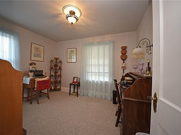 2nd image of 555 N Broadway St