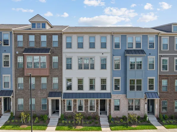 819A Ambrose Ln, Manassas, VA 20111