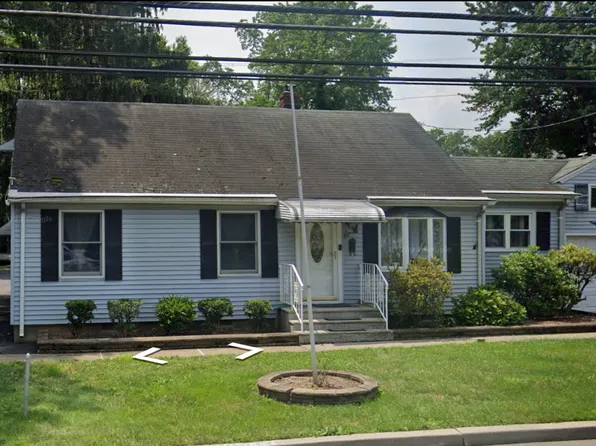 197 Finnegans Ln, Kendall Park, NJ 08824