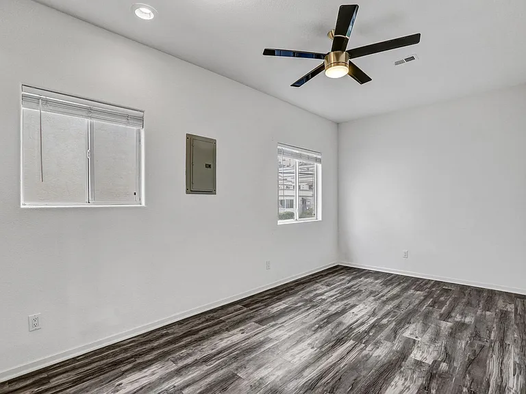 5860 - 5864 Mildred Street — Photo 15