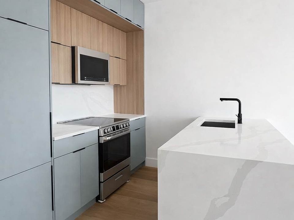 1st image of 140 Moffat St #4