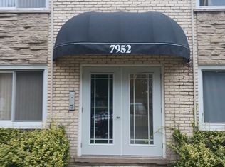 7952 Madison St APT 2W, River Forest, IL 60305