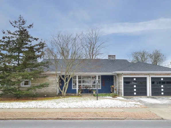 48 Hawthorn St, New Bedford, MA 02740