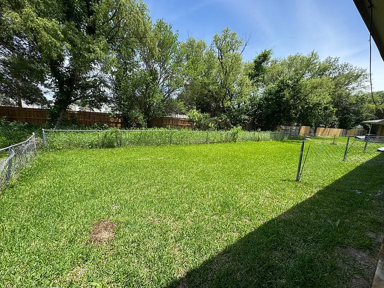 1210 Monroe Lp — Photo 22