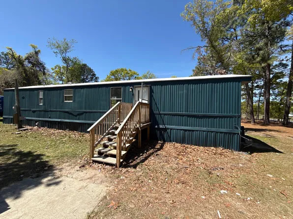 18 Zachero St, Cameron, NC 28326