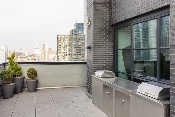 Rented by Greystar | media 8