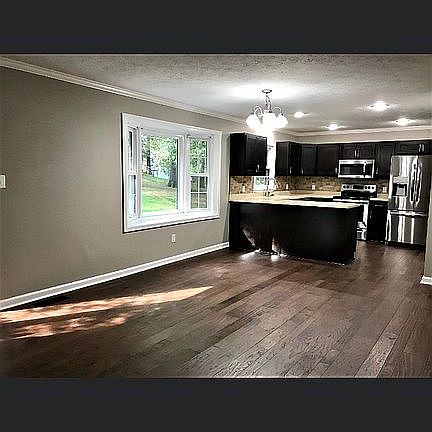 4th image of 139 Woodlawn Ct