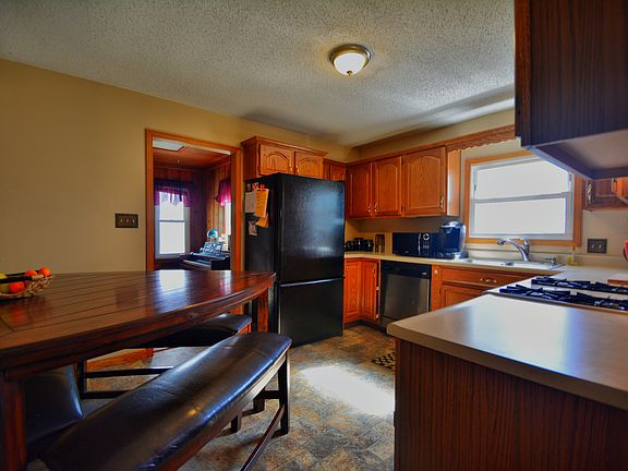 LOTS OF COUNTER SPACE!