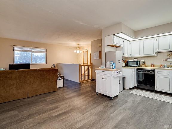 3rd image of 955 Hamlet Dr