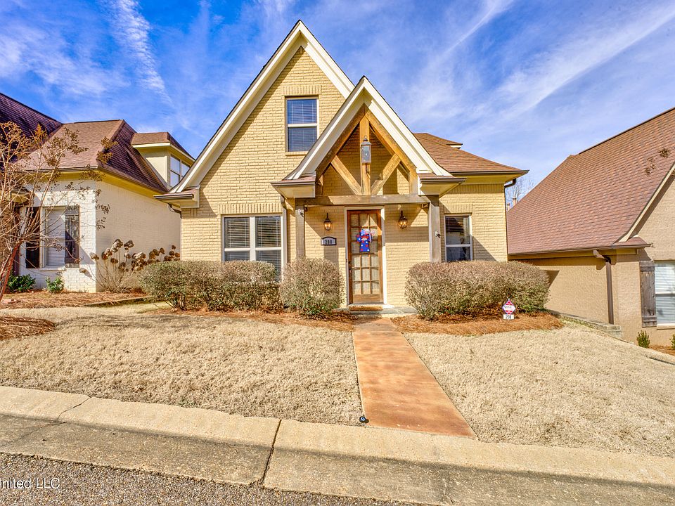 1st image of 208 Siena Ln