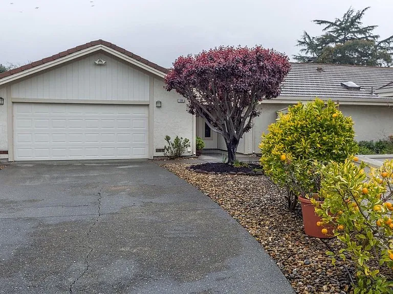 120 Holstrom Cir — Photo 1