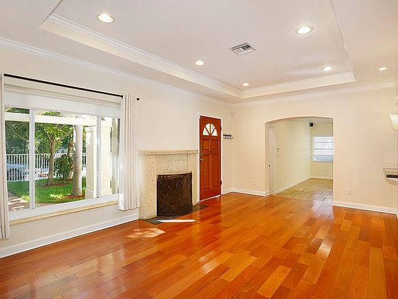 4th image of 2545 Swanson Ave