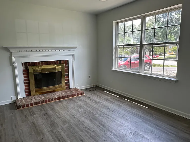 270 Albert Ct — Photo 10