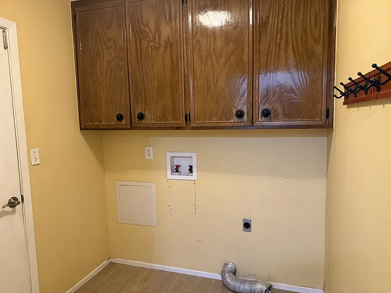 4211 Russell Dr — Photo 9
