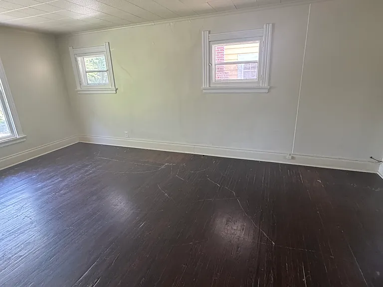 2727 Robinwood Ave — Photo 3